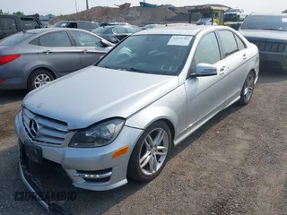 2013 Mercedes-Benz C 300 Sport с VIN WDDGF8AB5DR283434, выставлен на аукционе IAAI как лот 42375781 с пробегом 87 364 миль миль и . История ставок и продаж доступна на DreamBid. Изображение 2.