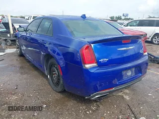 2018 Chrysler 300 S z VIN 2C3CCABG9JH269507, wystawiony jako IAAI lot #42156753 z przebiegiem 142 247 mil mil oraz . Historia ofert i sprzedaży dostępna na DreamBid. Obrazek 3.
