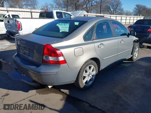 2005 Volvo S40 with VIN YV1MS682352101690, listed as a IAAI auction lot 41381539 with 104,494 mi miles. Bid and sale history available at carsss.com. Image 4.