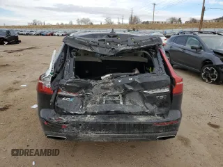 2020 Volvo V60 z VIN YV4102WK4L1034642, wystawiony jako Copart lot #82837923 z przebiegiem Nie podano mil oraz . Historia ofert i sprzedaży dostępna na DreamBid. Obrazek 6.