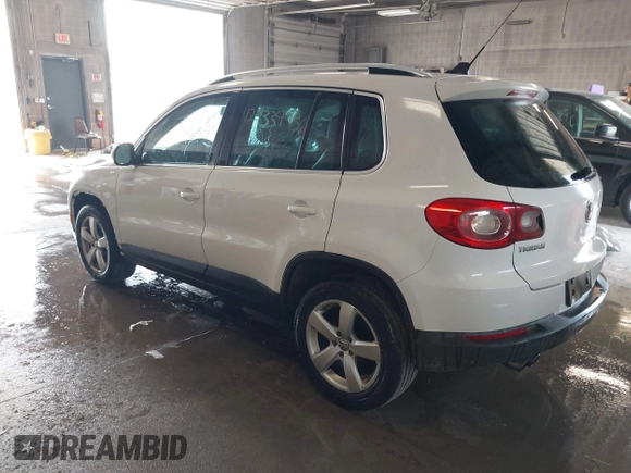 2010 Volkswagen Tiguan SEL with VIN WVGAV7AX6AW514729, listed as a IAAI auction lot 42433993 with 185,980 mi miles and . Bid and sale history available at DreamBid. Image 3.