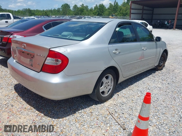 2002 Toyota Camry XLE z VIN 4T1BF32K42U531992, wystawiony jako IAAI lot #42294926 z przebiegiem 294 929 mil mil oraz . Historia ofert i sprzedaży dostępna na DreamBid. Obrazek 4.