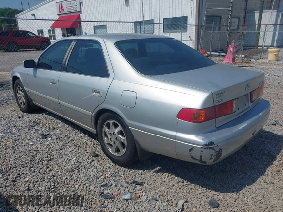 2001 Toyota Camry CE with VIN 4T1BG22K11U805882, listed as a IAAI auction lot 42576999 with 300,777 mi miles and . Bid and sale history available at DreamBid. Image 3.
