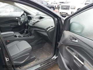 2017 Ford Escape SE with VIN 1FMCU0G91HUB79767, listed as a IAAI auction lot 41562530 with 134,964 mi miles. Bid and sale history available at carsss.com. Image 5.