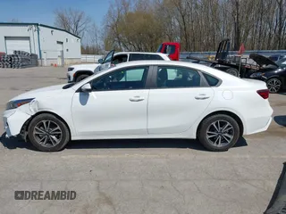 2024 Kia Forte LX z VIN 3KPF24AD6RE786274, wystawiony jako IAAI lot #42108741 z przebiegiem 5 923 mil mil oraz . Historia ofert i sprzedaży dostępna na DreamBid. Obrazek 15.