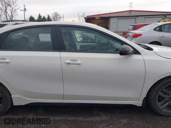 2021 Kia Forte GT-Line with VIN 3KPF34AD4ME275118, listed as a IAAI auction lot 41892974 with 46,983 mi miles and . Bid and sale history available at carsss.com. Image 13.