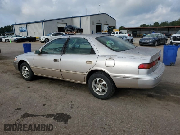 1997 Toyota Camry LE z VIN 4T1BG22K6VU815524, wystawiony jako Copart lot #57466415 z przebiegiem Nie podano mil oraz Szkoda całkowita • Salvage title. Historia ofert i sprzedaży dostępna na DreamBid. Obrazek 2.