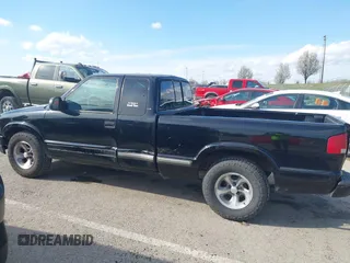 2001 Chevrolet S-10 LS with VIN 1GCCS19W818150784, listed as a IAAI auction lot 41864042 with 103,561 mi miles and . Bid and sale history available at DreamBid. Image 14.