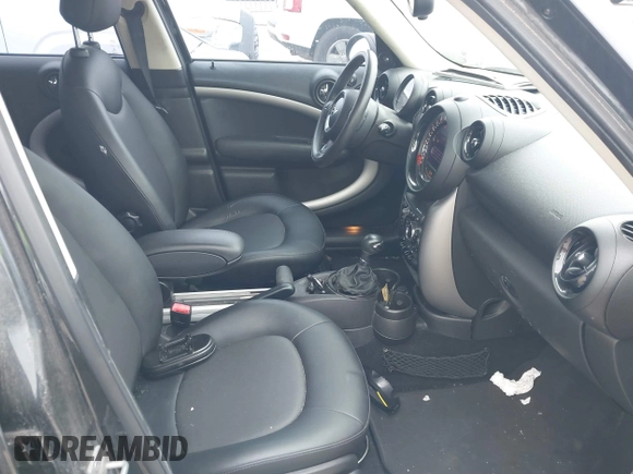 2015 MINI Countryman with VIN WMWZB3C53FWR43819, listed as a IAAI auction lot 41610007 with 134,185 mi miles and . Bid and sale history available at DreamBid. Image 5.