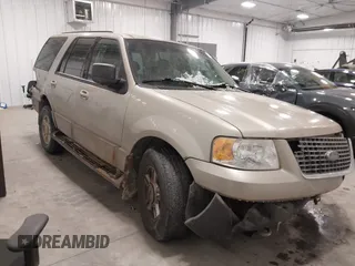 2004 Ford Expedition Special Service with VIN 1FMPU16L34LB27156, listed as a IAAI auction lot 41561202 with 230,318 mi miles. Bid and sale history available at carsss.com. Image 1.