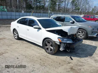 2013 Volkswagen Passat SE z VIN 1VWBP7A32DC119238, wystawiony jako IAAI lot #41510945 z przebiegiem 183 909 mil mil oraz . Historia ofert i sprzedaży dostępna na DreamBid. Obrazek 1.