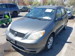 2004 Toyota Matrix Std with VIN 2T1LR32E94C300810, listed as a IAAI auction lot 42072785 with 177,026 mi miles. Bid and sale history available at carsss.com. Image 2.
