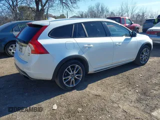 2016 Volvo V60 Cross Country T5 with VIN YV4612HK1G1003466, listed as a IAAI auction lot 41555787 with 139,700 mi miles. Bid and sale history available at carsss.com. Image 4.