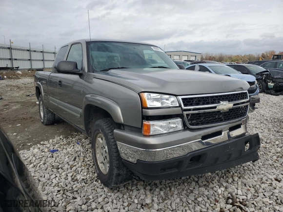 2007 Chevrolet Silverado 1500 Classic LT3 with VIN 1GCEK19B37Z184155, listed as a Copart auction lot 80889144 with 121,736 mi miles and Salvage Title. Bid and sale history available at carsss.com. Image 4.