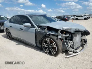 2023 BMW 7 Series 760i xDrive z VIN WBA33EJ02PCM31462, wystawiony jako Copart lot #60895944 z przebiegiem 21 413 mil mil oraz Czysty tytuł • Clean title. Historia ofert i sprzedaży dostępna na DreamBid. Obrazek 4.