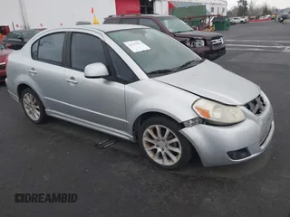 2008 Suzuki SX4 Touring 2 z VIN JS2YC417685100346, wystawiony jako IAAI lot #41699091 z przebiegiem 180 316 mil mil oraz . Historia ofert i sprzedaży dostępna na DreamBid. Obrazek 1.