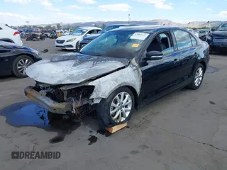 2012 Volkswagen Jetta SE с VIN 3VWDP7AJ1CM377271, выставлен на аукционе IAAI как лот 42083435 с пробегом Не указан миль и . История ставок и продаж доступна на DreamBid. Изображение 2.