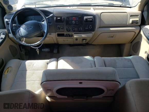 2005 Ford F-250 XL z VIN 1FTSX21P65EA82368, wystawiony jako Copart lot #57249743 z przebiegiem 209 923 mil mil oraz Czysty tytuł • Clean title. Historia ofert i sprzedaży dostępna na DreamBid. Obrazek 8.
