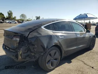 2018 Tesla Model 3 Long Range Battery z VIN 5YJ3E1EA8JF123005, wystawiony jako Copart lot #57272825 z przebiegiem 170 951 mil mil oraz Szkoda całkowita • Salvage title. Historia ofert i sprzedaży dostępna na DreamBid. Obrazek 3.