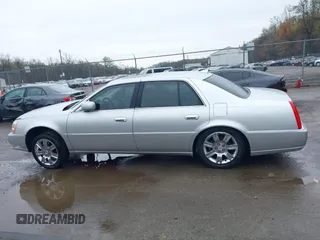 2011 Cadillac DTS Luxury Collection z VIN 1G6KD5E6XBU107790, wystawiony jako IAAI lot #41943638 z przebiegiem 150 543 mil mil oraz . Historia ofert i sprzedaży dostępna na DreamBid. Obrazek 14.