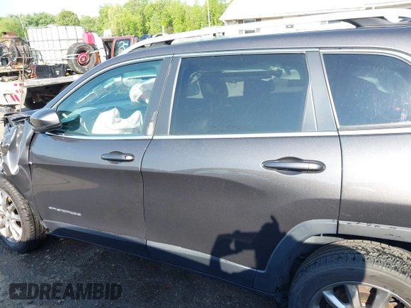 2018 Jeep Cherokee Limited с VIN 1C4PJLDB4JD572921, выставлен на аукционе IAAI как лот 42112382 с пробегом 102 700 миль миль и . История ставок и продаж доступна на DreamBid. Изображение 14.