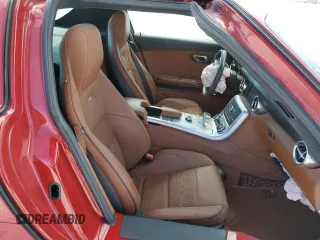 2011 Mercedes-Benz SLS AMG SLS AMG z VIN WDDRJ7HA9BA005680, wystawiony jako Copart lot #74722823 z przebiegiem 21 029 mil mil oraz Szkody całkowita. Historia ofert i sprzedaży dostępna na DreamBid. Obrazek 11.