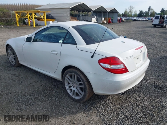 2008 Mercedes-Benz SLK 280 z VIN WDBWK54F68F189017, wystawiony jako IAAI lot #41990622 z przebiegiem 92 741 mil mil oraz . Historia ofert i sprzedaży dostępna na DreamBid. Obrazek 3.