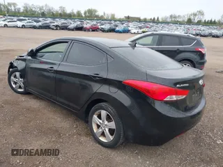 2013 Hyundai Elantra GLS z VIN 5NPDH4AE6DH372849, wystawiony jako IAAI lot #42161748 z przebiegiem 91 986 mil mil oraz . Historia ofert i sprzedaży dostępna na DreamBid. Obrazek 3.