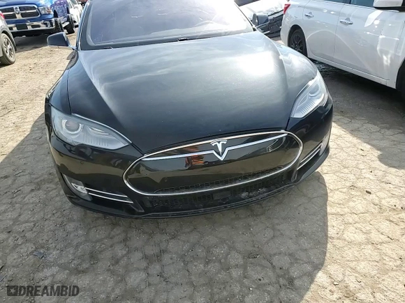 2015 Tesla Model S 85D with VIN 5YJSA1H42FF089907, listed as a Copart auction lot 43121795 with 70386 miles and Salvage Title. Bid and sale history available at carsss.com. Image 13.