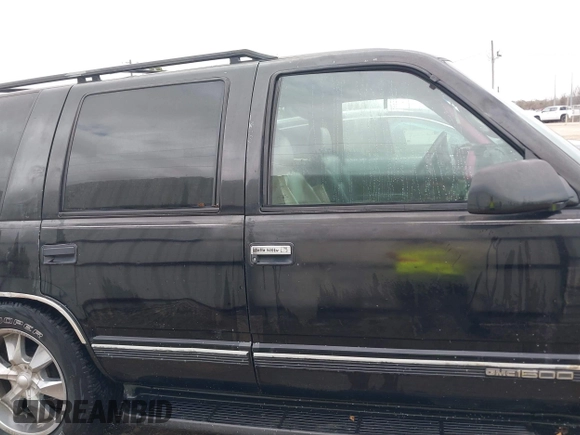 1998 GMC Yukon with VIN 1GKEC13R8WJ711255, listed as a IAAI auction lot 41457304 with 291,211 mi miles. Bid and sale history available at carsss.com. Image 13.