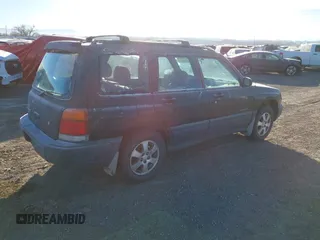 1998 Subaru Forester L with VIN JF1SF6352WH756026, listed as a IAAI auction lot 41140126 with 238,544 mi miles. Bid and sale history available at carsss.com. Image 4.