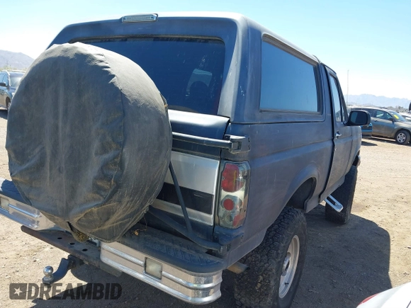 1995 Ford Bronco Custom with VIN 1FMEU15H5SLB65909, listed as a IAAI auction lot 41880810 with 216,927 mi miles. Bid and sale history available at carsss.com. Image 4.