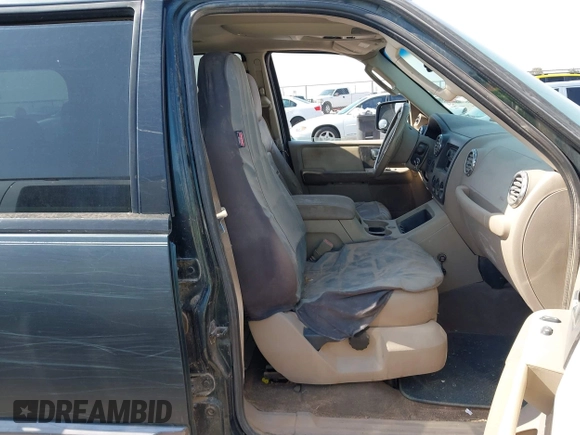 2004 Ford Expedition Special Service z VIN 1FMPU16L74LA65776, wystawiony jako IAAI lot #42318761 z przebiegiem 293 483 mil mil oraz . Historia ofert i sprzedaży dostępna na DreamBid. Obrazek 5.