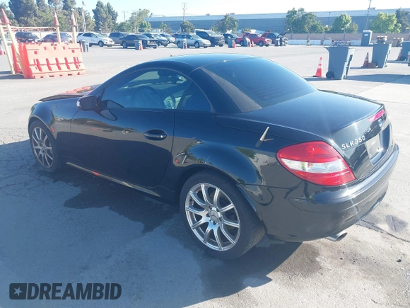 2005 Mercedes-Benz SLK 230/320 z VIN WDBWK56F85F051357, wystawiony jako IAAI lot #42298379 z przebiegiem 50 038 mil mil oraz . Historia ofert i sprzedaży dostępna na DreamBid. Obrazek 3.