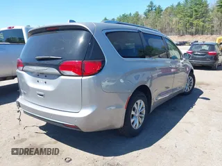 2018 Chrysler Pacifica Touring L Plus z VIN 2C4RC1EGXJR101757, wystawiony jako IAAI lot #42142946 z przebiegiem 83 314 mil mil oraz . Historia ofert i sprzedaży dostępna na DreamBid. Obrazek 4.