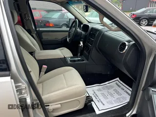 2008 Ford Explorer XLT z VIN 1FMEU73E58UA06810, wystawiony jako Copart lot #60109665 z przebiegiem 125 148 mil mil oraz Czysty tytuł • Clean title. Historia ofert i sprzedaży dostępna na DreamBid. Obrazek 5.