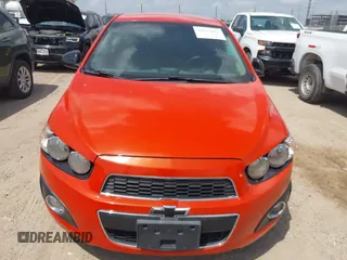 2012 Chevrolet Sonic LS z VIN 1G1JA6SH3C4116855, wystawiony jako IAAI lot #42513686 z przebiegiem Nie podano mil oraz . Historia ofert i sprzedaży dostępna na DreamBid. Obrazek 6.