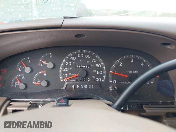 1998 Ford Expedition XLT with VIN 1FMRU17L1WLA99979, listed as a IAAI auction lot 41569667 with 215,937 mi miles. Bid and sale history available at carsss.com. Image 7.