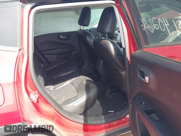 2019 Jeep Compass Altitude z VIN 3C4NJDBB3KT806607, wystawiony jako IAAI lot #41402626 z przebiegiem Nie podano mil oraz . Historia ofert i sprzedaży dostępna na DreamBid. Obrazek 8.