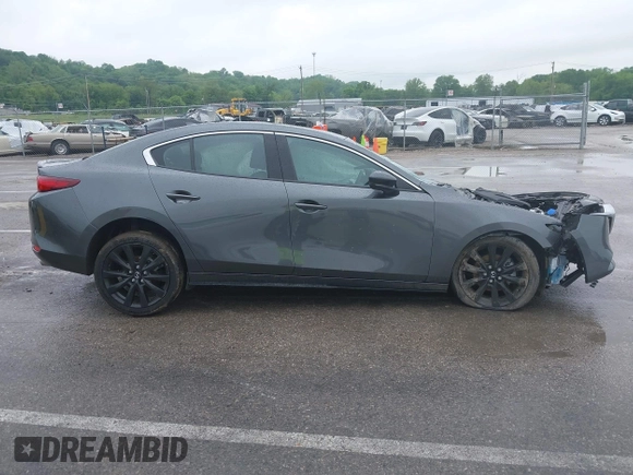 2023 Mazda 3 Premium Plus z VIN 3MZBPBEY6PM353118, wystawiony jako IAAI lot #42214522 z przebiegiem Nie podano mil oraz . Historia ofert i sprzedaży dostępna na DreamBid. Obrazek 12.