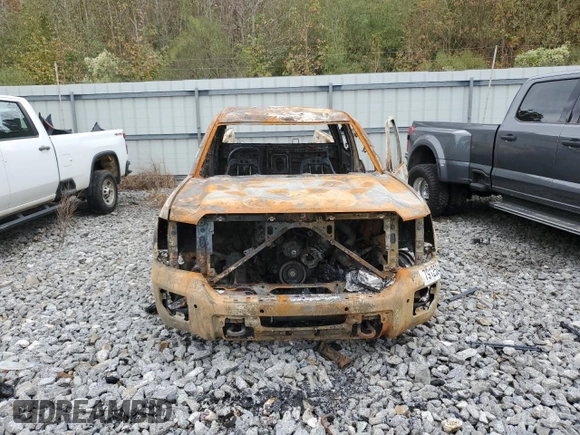 2015 GMC Sierra 3500HD Denali z VIN 1GT424E85FF133280, wystawiony jako Copart lot #79125844 z przebiegiem Nie podano mil oraz Nie do naprawy • Non repairable. Historia ofert i sprzedaży dostępna na DreamBid. Obrazek 5.