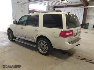 2007 Lincoln Navigator with VIN 5LMFU28517LJ07327, listed as a IAAI auction lot 41706941 with 225,124 mi miles. Bid and sale history available at carsss.com. Image 3.