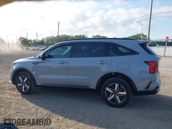 2023 Kia Sorento EX z VIN 5XYRH4LF9PG205862, wystawiony jako IAAI lot #42308924 z przebiegiem 19 433 mil mil oraz . Historia ofert i sprzedaży dostępna na DreamBid. Obrazek 14.