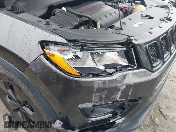 2018 Jeep Compass Latitude with VIN 3C4NJCBB1JT327076, listed as a IAAI auction lot 41185251 with 72,714 mi miles. Bid and sale history available at carsss.com. Image 6.