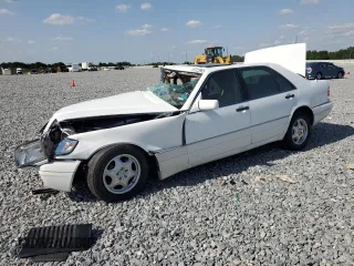 1999 Mercedes-Benz S 320/430/500 z VIN WDBGA43G4XA424327, wystawiony jako Copart lot #57223985 z przebiegiem Nie podano mil oraz Szkoda całkowita • Salvage title. Historia ofert i sprzedaży dostępna na DreamBid. Obrazek 1.