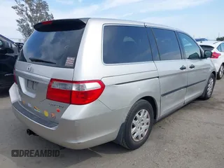 2005 Honda Odyssey LX with VIN 5FNRL38245B096035, listed as a IAAI auction lot 41998823 with 209,177 mi miles. Bid and sale history available at carsss.com. Image 4.