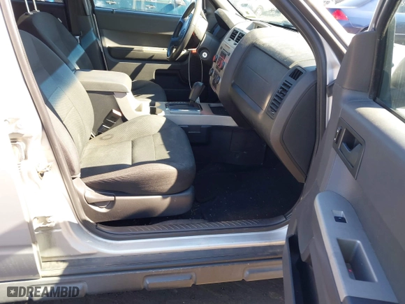 2008 Ford Escape XLT with VIN 1FMCU031X8KE76869, listed as a IAAI auction lot 41802935 with 155,746 mi miles. Bid and sale history available at carsss.com. Image 5.