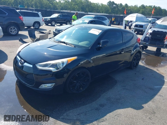 2012 Hyundai Veloster w/Black Int z VIN KMHTC6AD4CU078413, wystawiony jako IAAI lot #42611032 z przebiegiem 142 295 mil mil oraz . Historia ofert i sprzedaży dostępna na DreamBid. Obrazek 2.