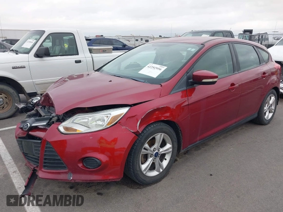 2014 Ford Focus SE z VIN 1FADP3K26EL326345, wystawiony jako IAAI lot #42292956 z przebiegiem 121 369 mil mil oraz . Historia ofert i sprzedaży dostępna na DreamBid. Obrazek 2.