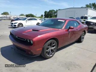 2018 Dodge Challenger SXT z VIN 2C3CDZAG1JH255596, wystawiony jako Copart lot #55151135 z przebiegiem 95 339 mil mil oraz Szkoda całkowita • Salvage title. Historia ofert i sprzedaży dostępna na DreamBid. Obrazek 1.